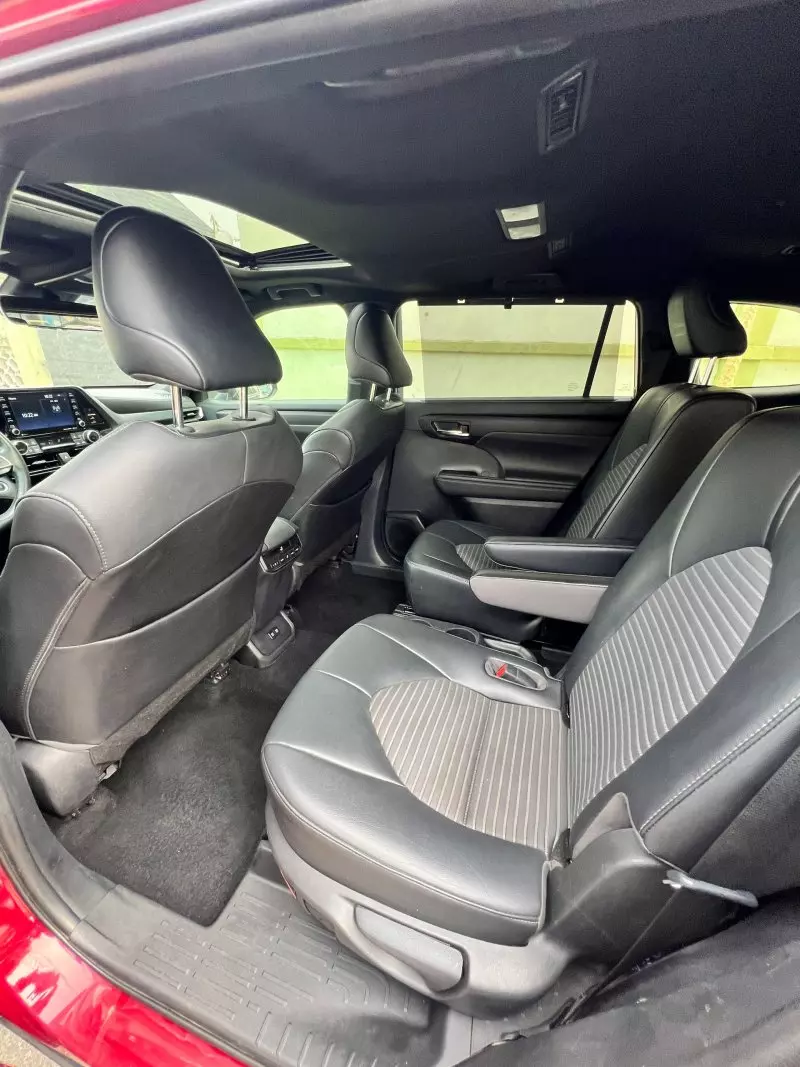 Toyota Highlander   - 2021