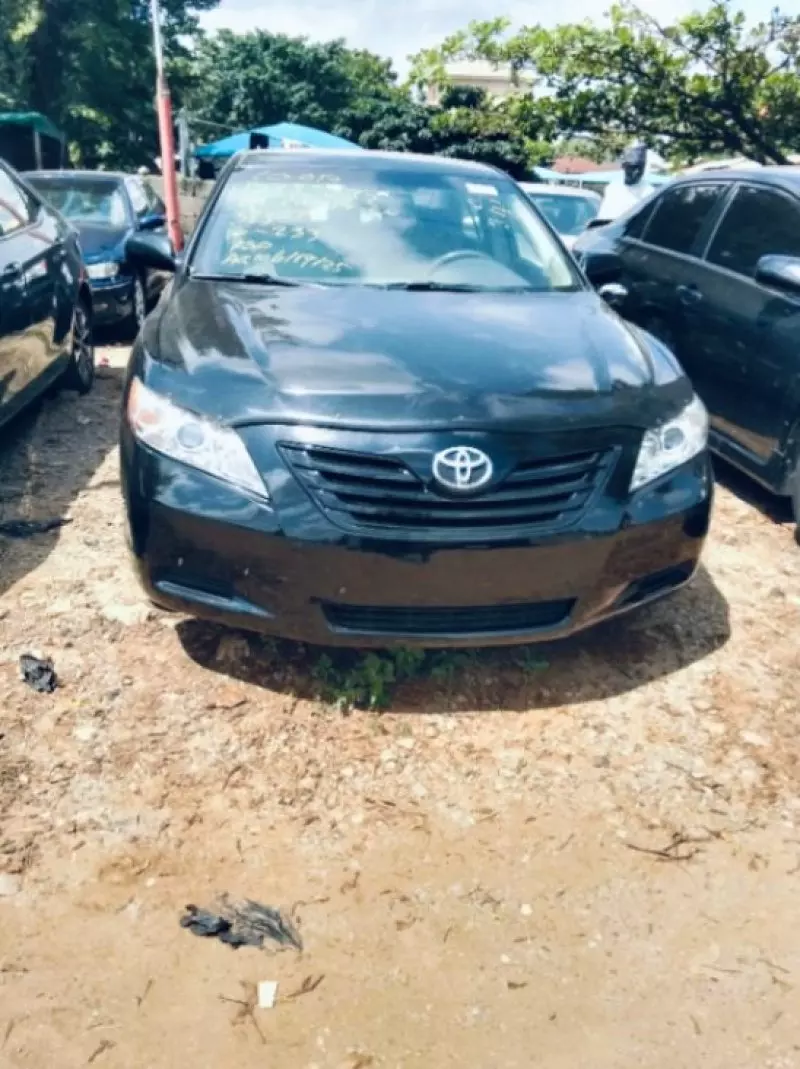 Toyota Camry   - 2009