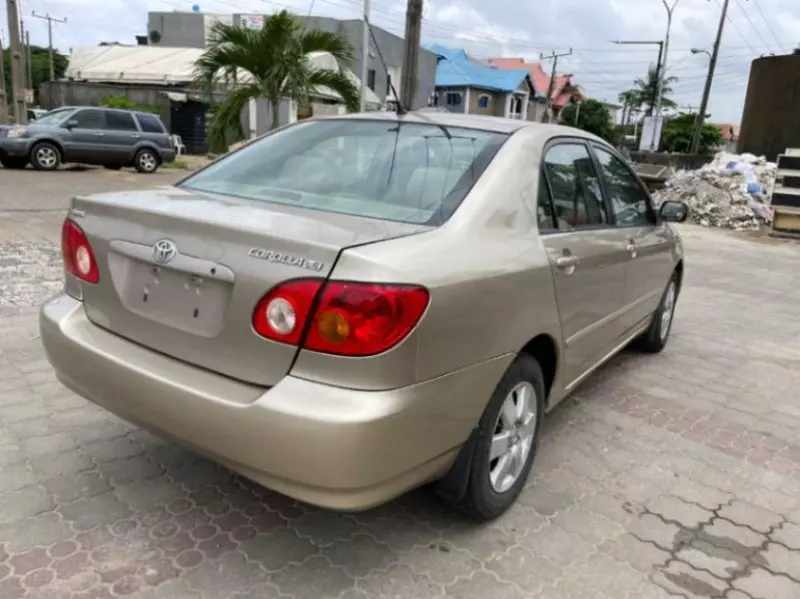 Toyota corolla   - 2004