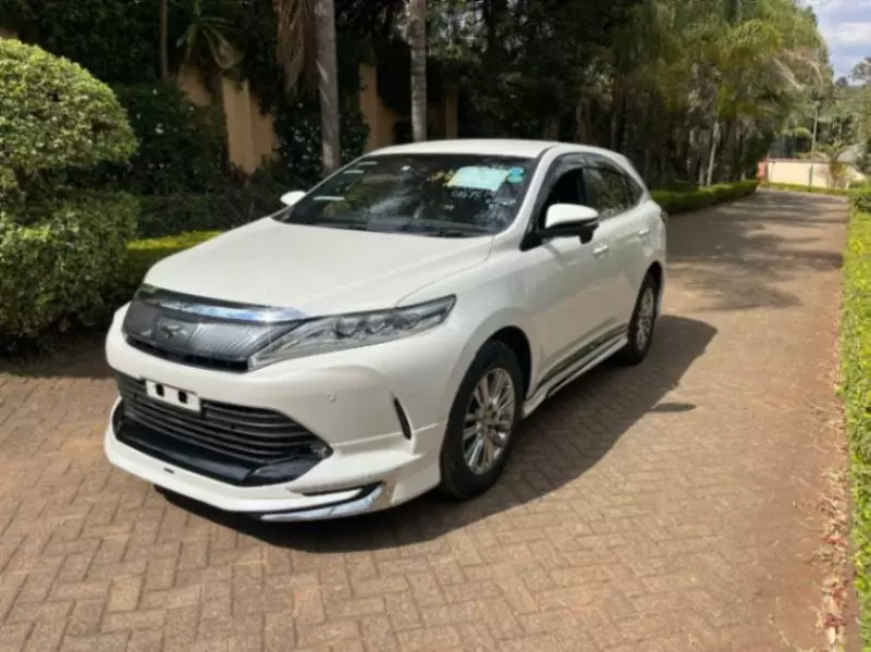 Toyota Harrier   - 2018