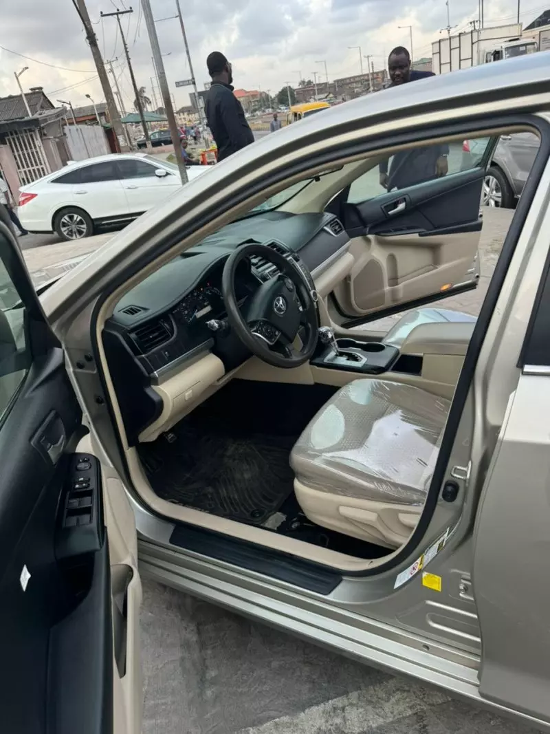 Toyota Camry   - 2014