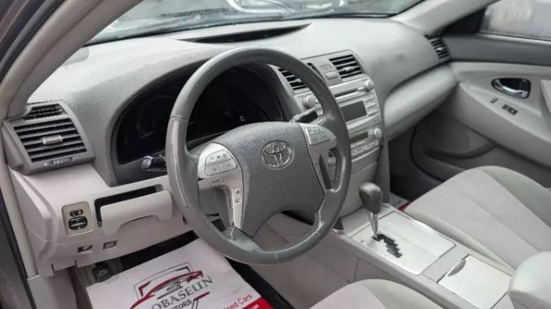 Toyota Camry   - 2010