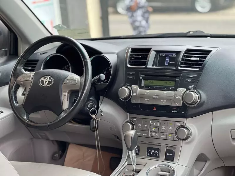 Toyota Highlander   - 2010