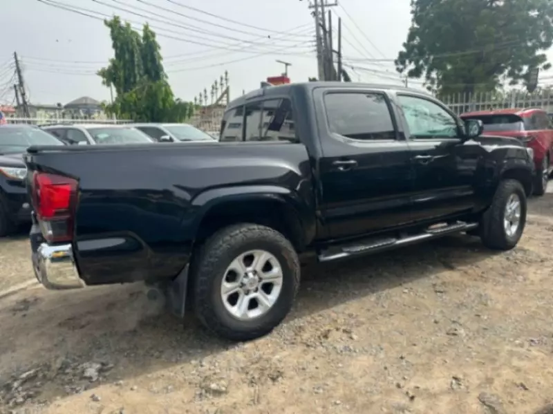 Toyota Tacoma   - 2018