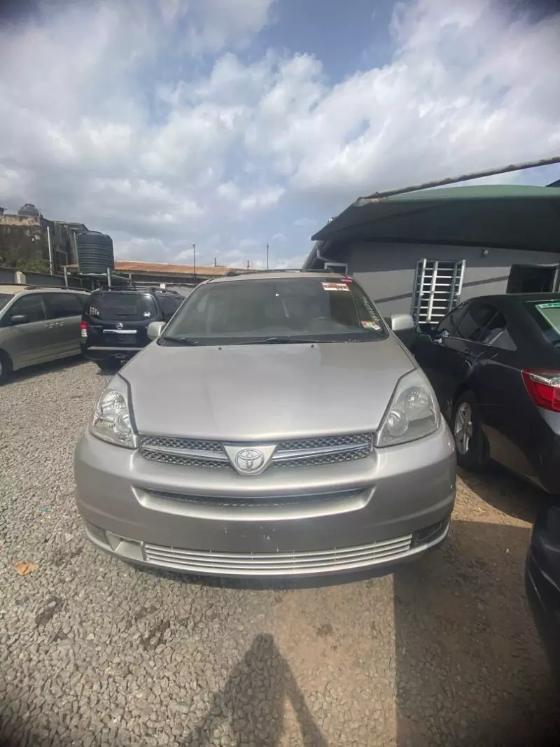 Toyota Sienna   - 2004