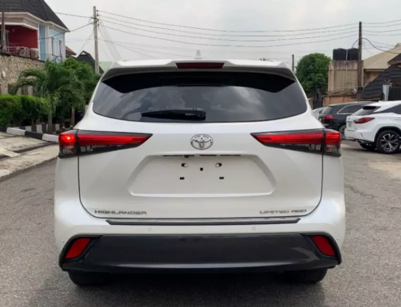 Toyota Highlander   - 2020