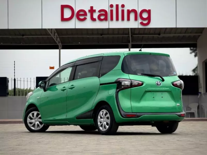 Toyota Sienta Hybrid    - 2017