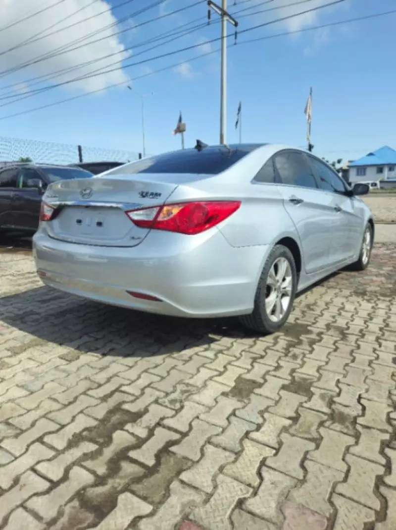 Hyundai Sonata   - 2013