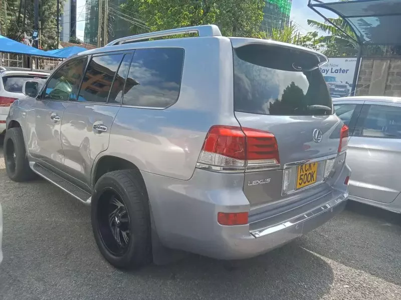 Lexus LX 570   - 2011