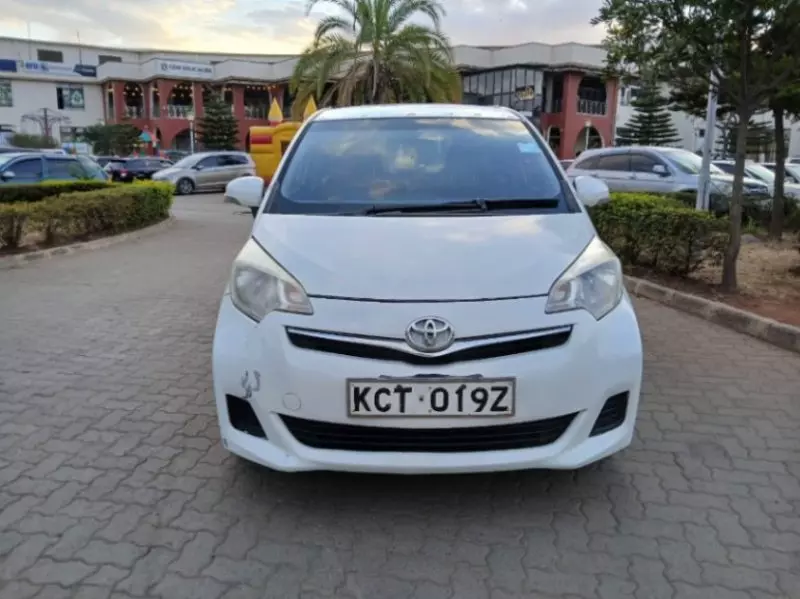 Toyota Ractis   - 2012