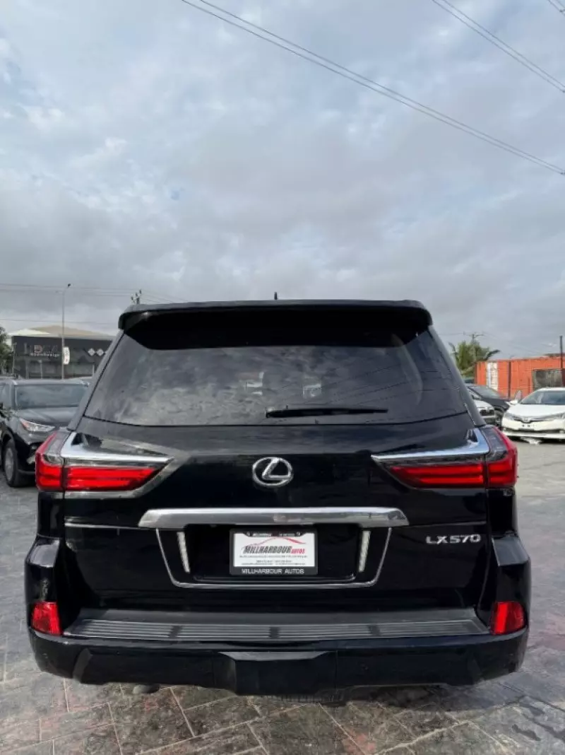 Lexus LX