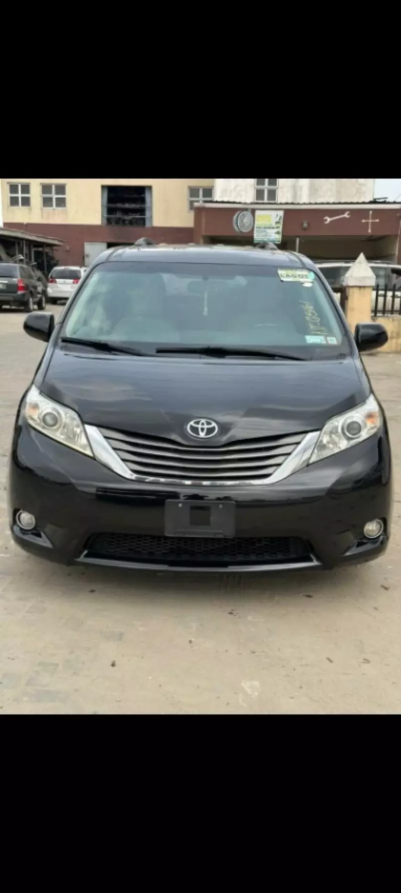 Toyota Sienna   - 2011