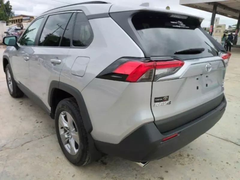 Toyota RAV 4   - 2025
