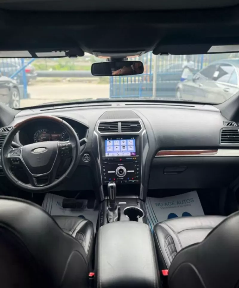 Ford Explorer   - 2019