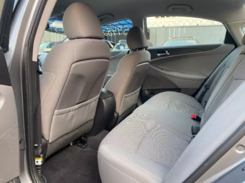 Hyundai Sonata   - 2012