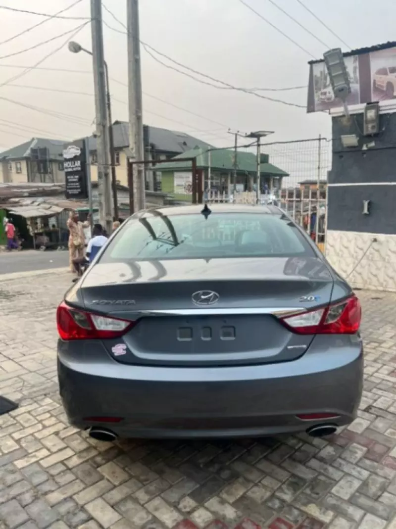 Hyundai Sonata   - 2013