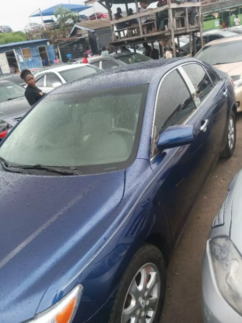 Toyota camry   - 2011