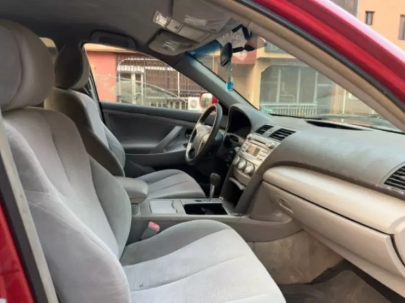 Toyota Camry   - 2010