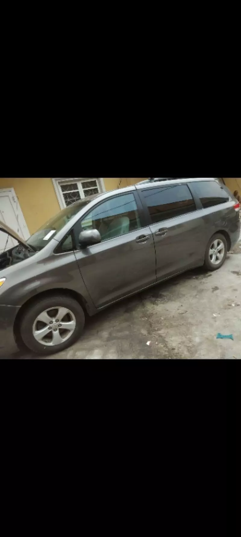Toyota Sienna   - 2011