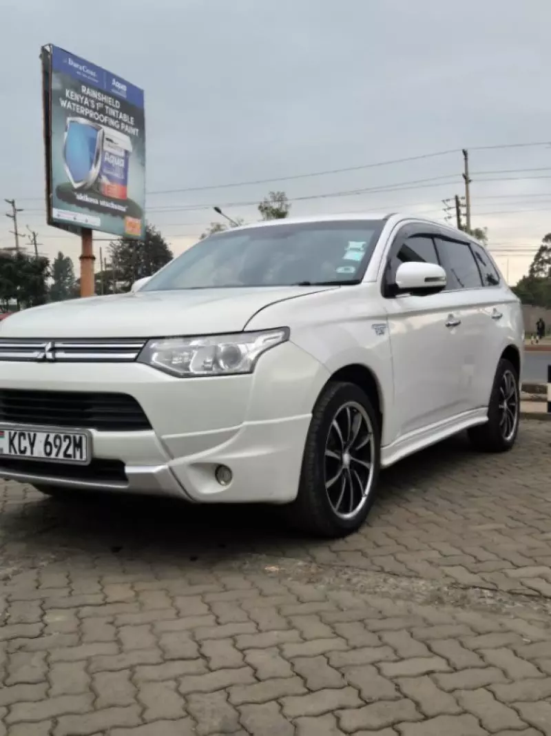 Mitsubishi OUTLANDER   - 2012
