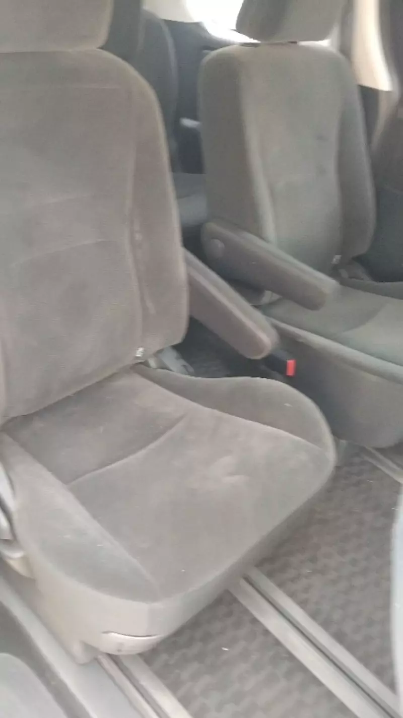 Toyota Voxy    - 2013