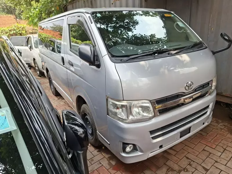 Toyota Hiace   - 2013
