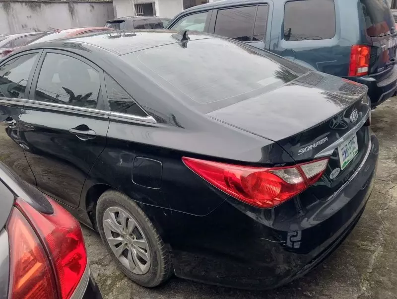 Hyundai Sonata   - 2011