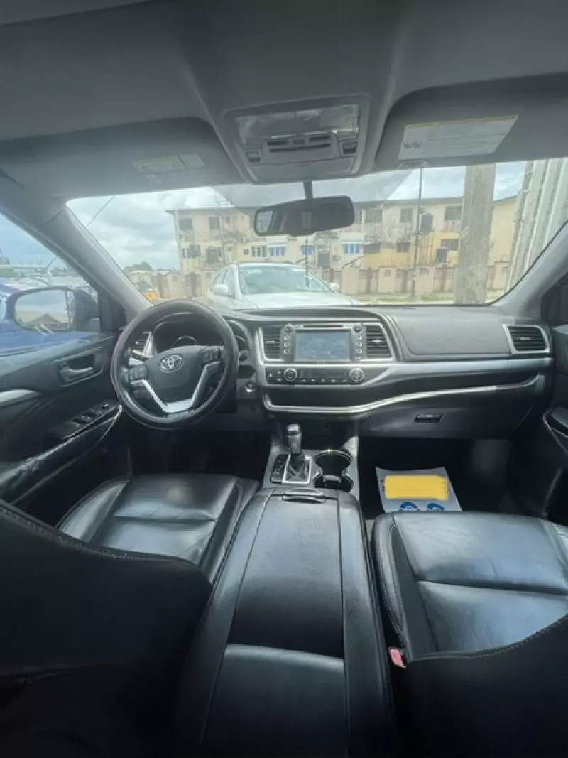 Toyota Highlander   - 2015