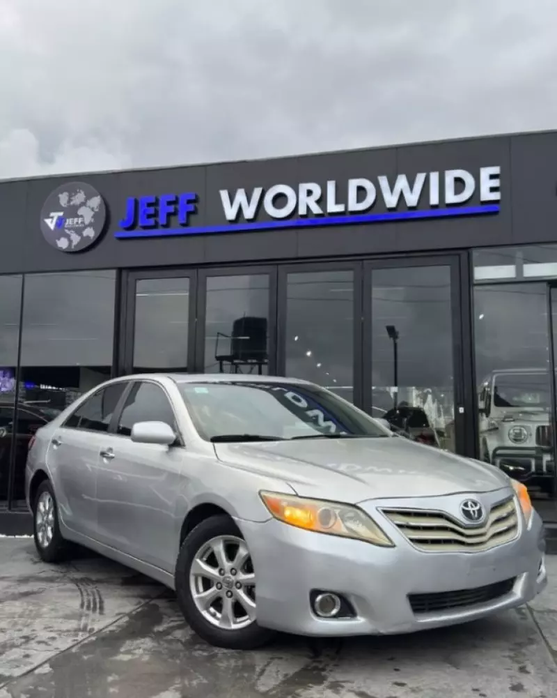 Toyota Camry   - 2010