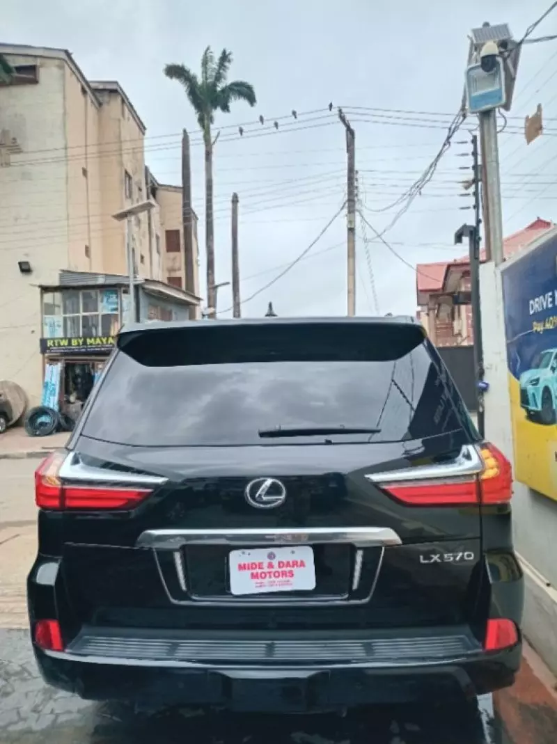Lexus LX 570   - 2020