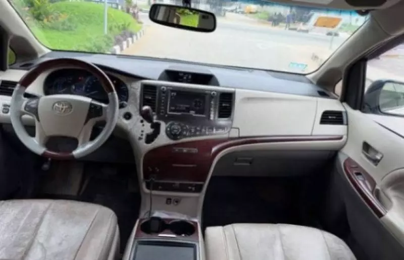 Toyota Sienna   - 2006