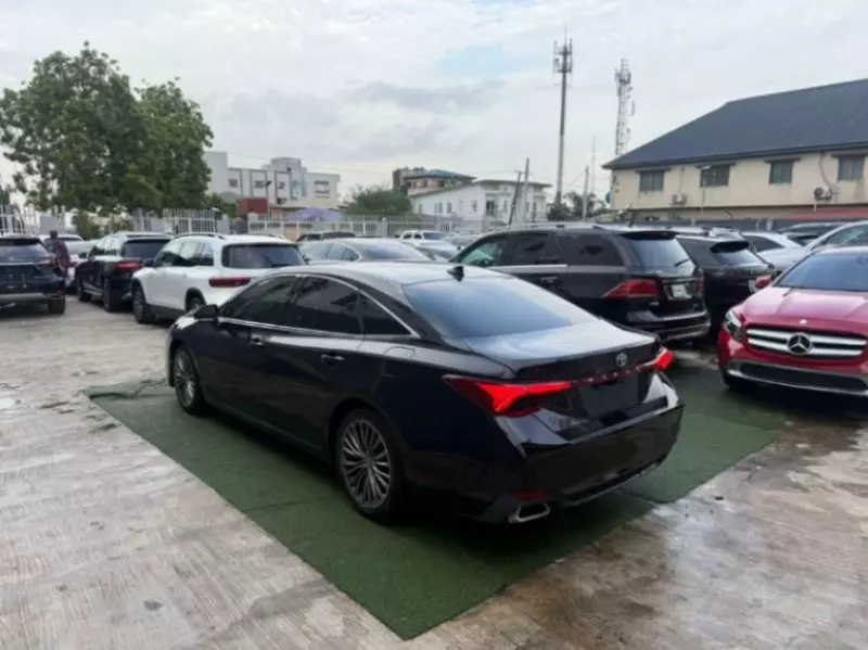 Toyota Avalon   - 2019
