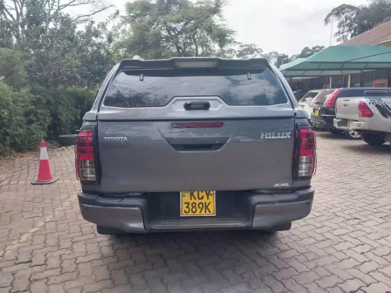Toyota Hilux   - 2019
