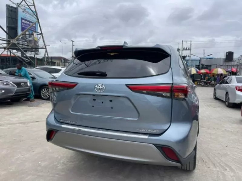 Toyota Highlander   - 2022