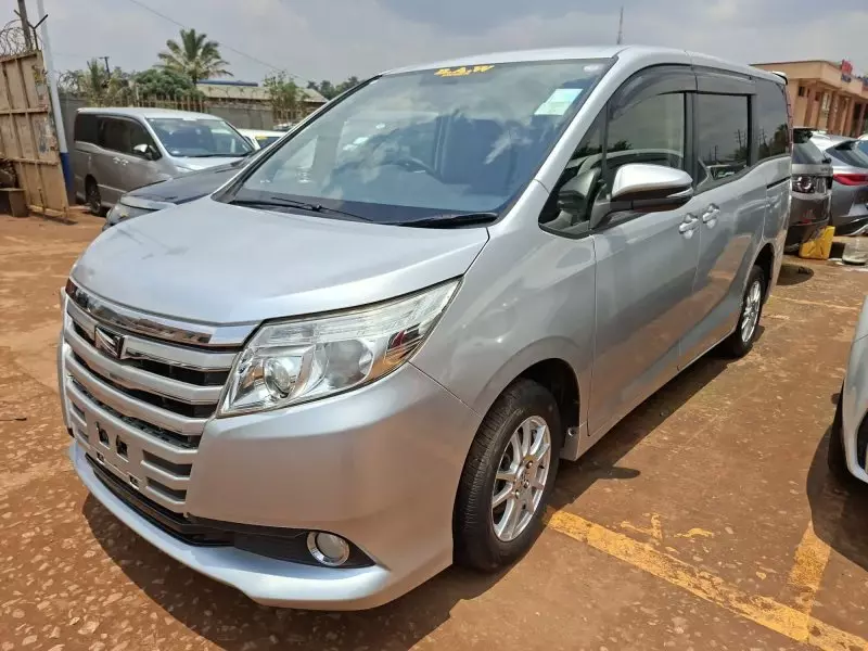 Toyota Noah   - 2014