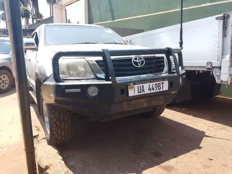 Toyota Hilux    - 2013