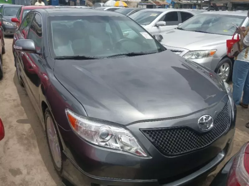 Toyota camry   - 2010