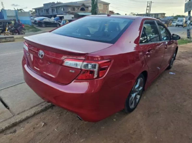 Toyota Camry   - 2013