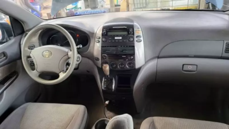 Toyota Sienna   - 2009