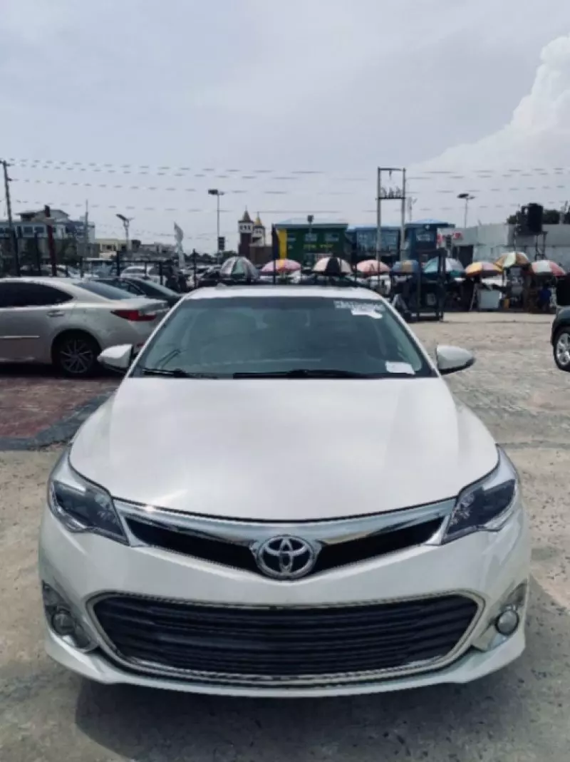 Toyota Avalon   - 2014