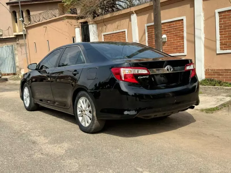 Toyota Camry   - 2012