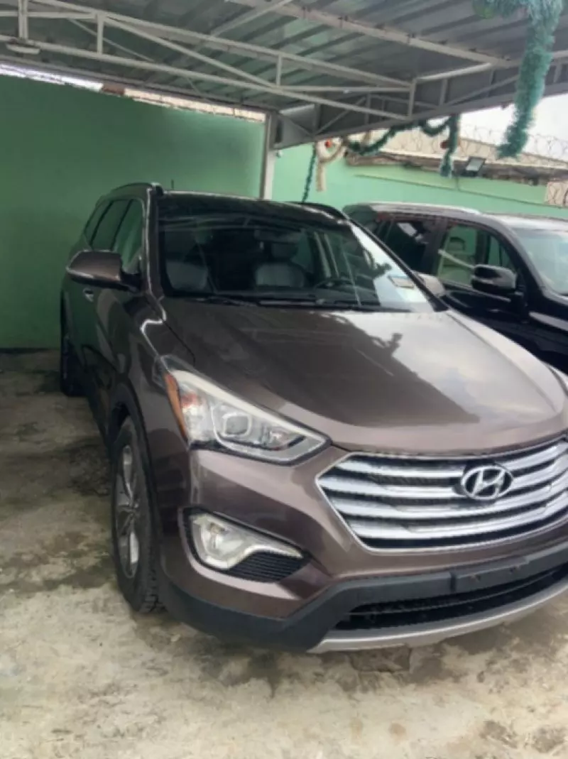 Hyundai Santa Fe   - 2015