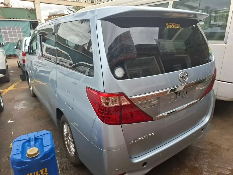 Toyota Alphard   - 2013