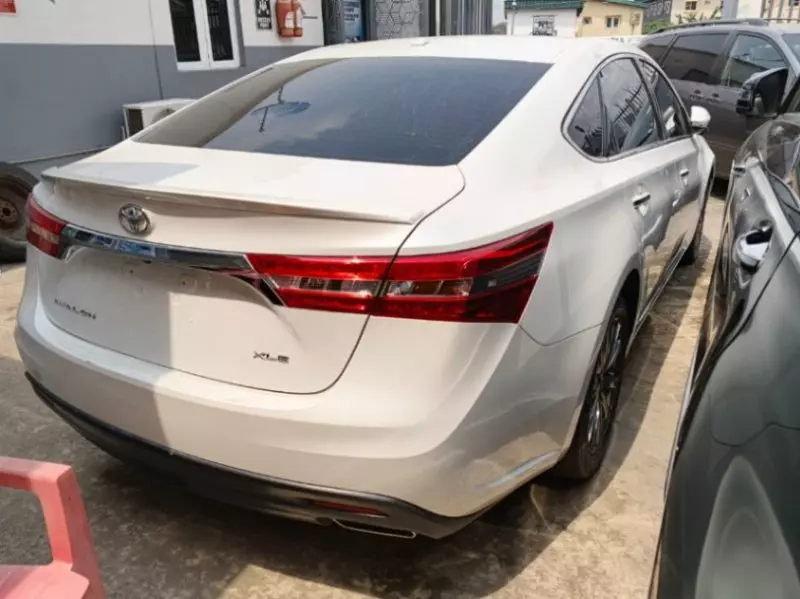 Toyota Avalon   - 2014