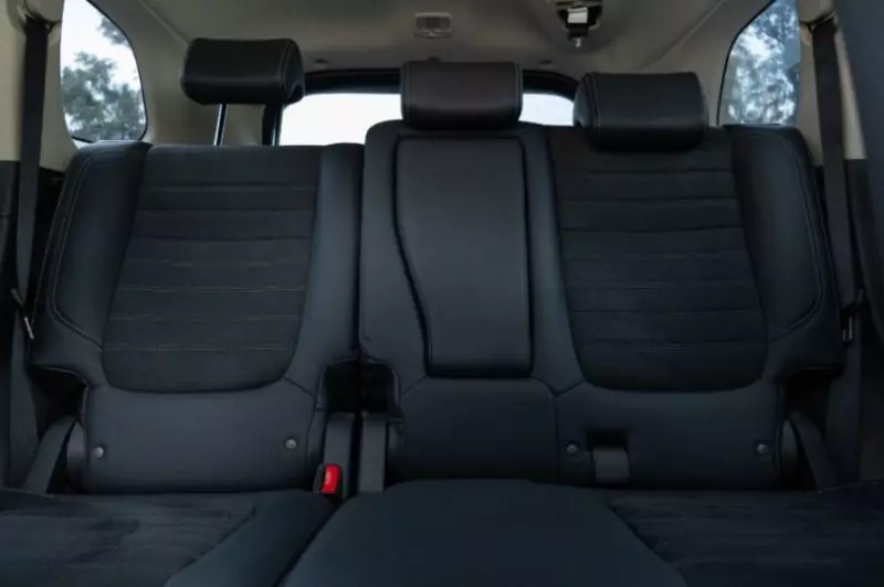 Mitsubishi Outlander hybrid    - 2019