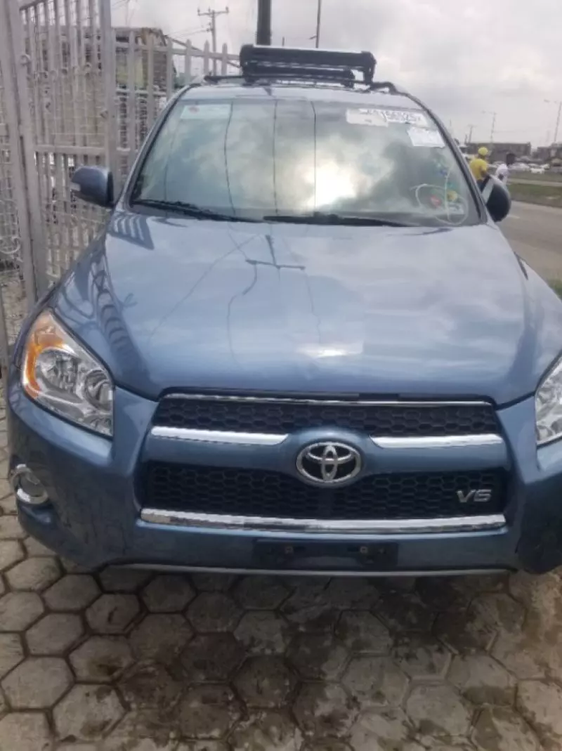 Toyota Rav4   - 2010