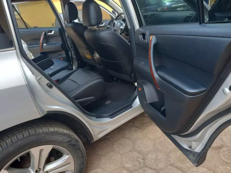 Toyota Highlander   - 2013