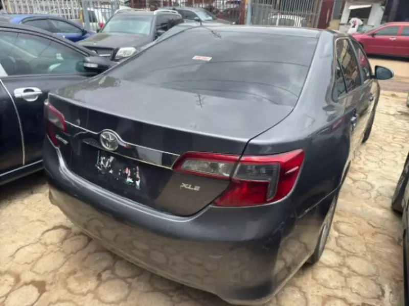 Toyota Camry   - 2012