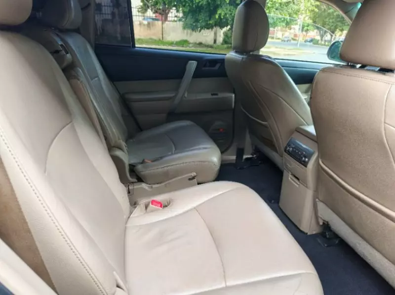 Toyota Highlander   - 2011