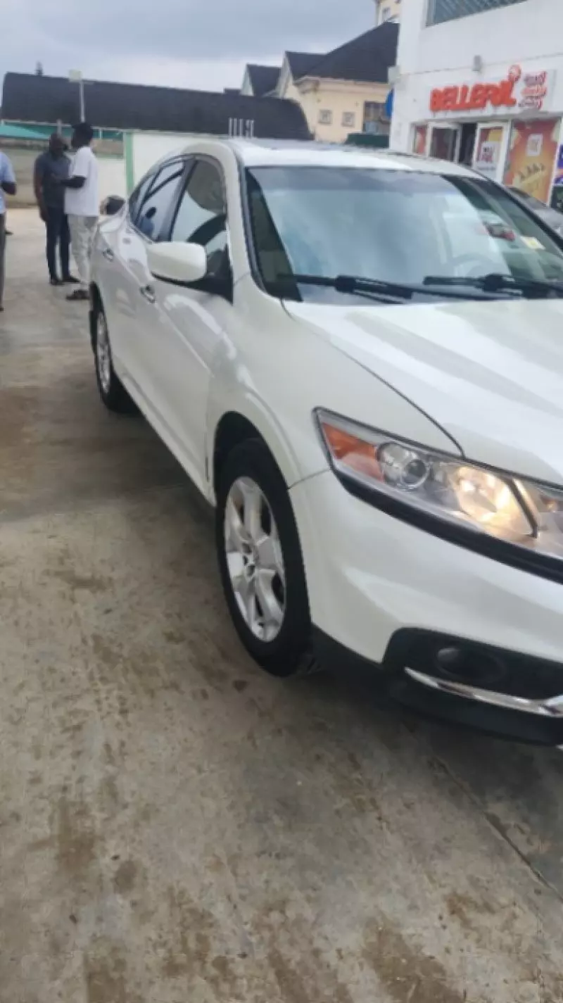 Honda Crosstour   - 2012